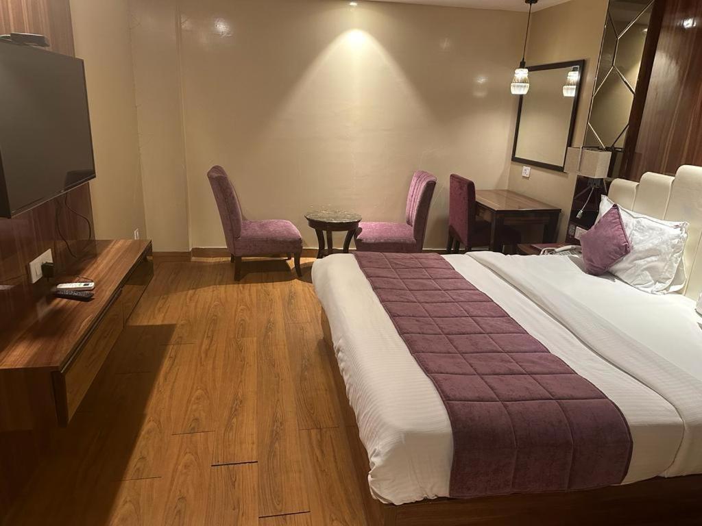Airport Hotel Ramhan Palace Mahipalpur Нью-Дели Экстерьер фото