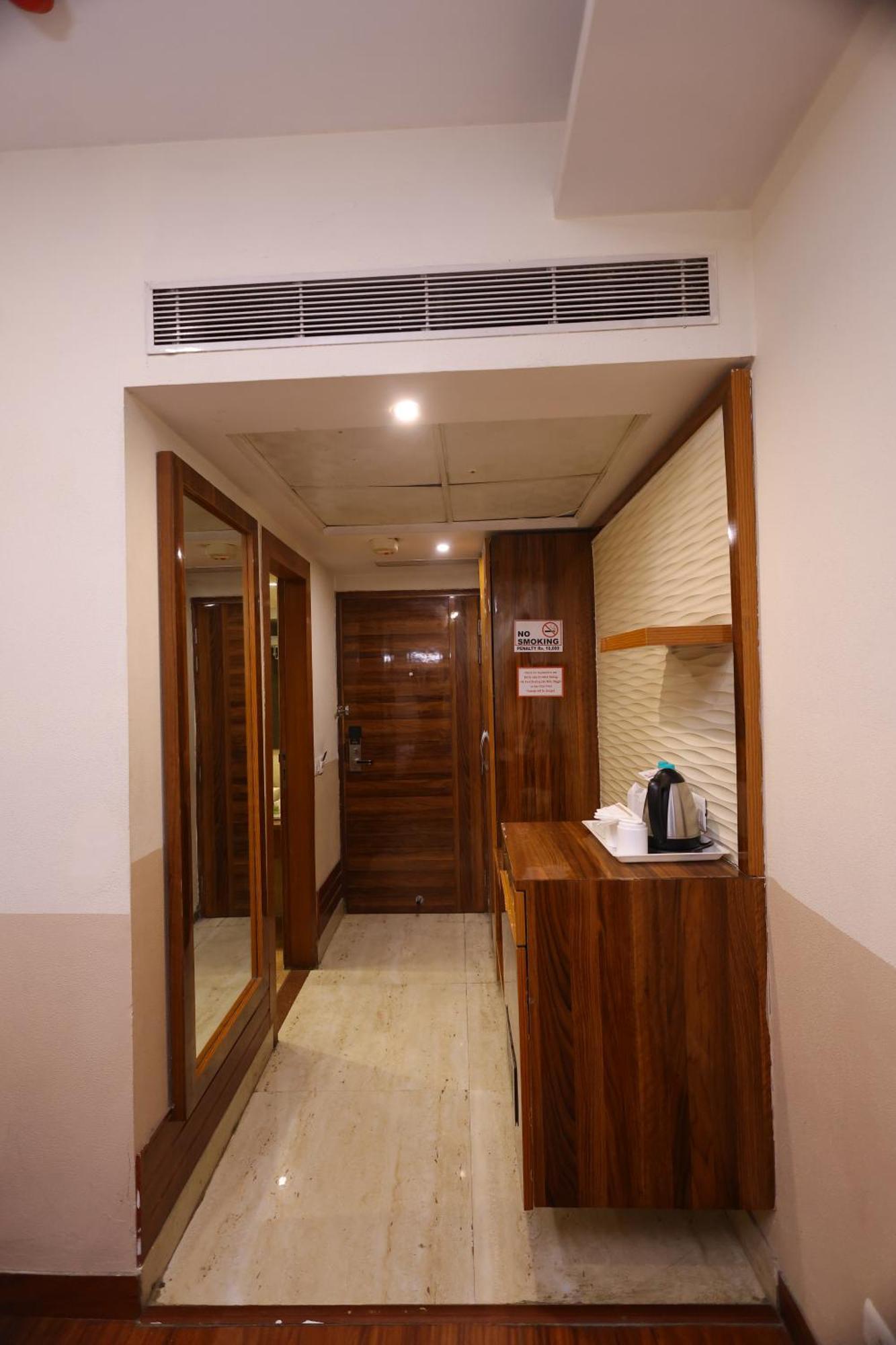 Airport Hotel Ramhan Palace Mahipalpur Нью-Дели Экстерьер фото