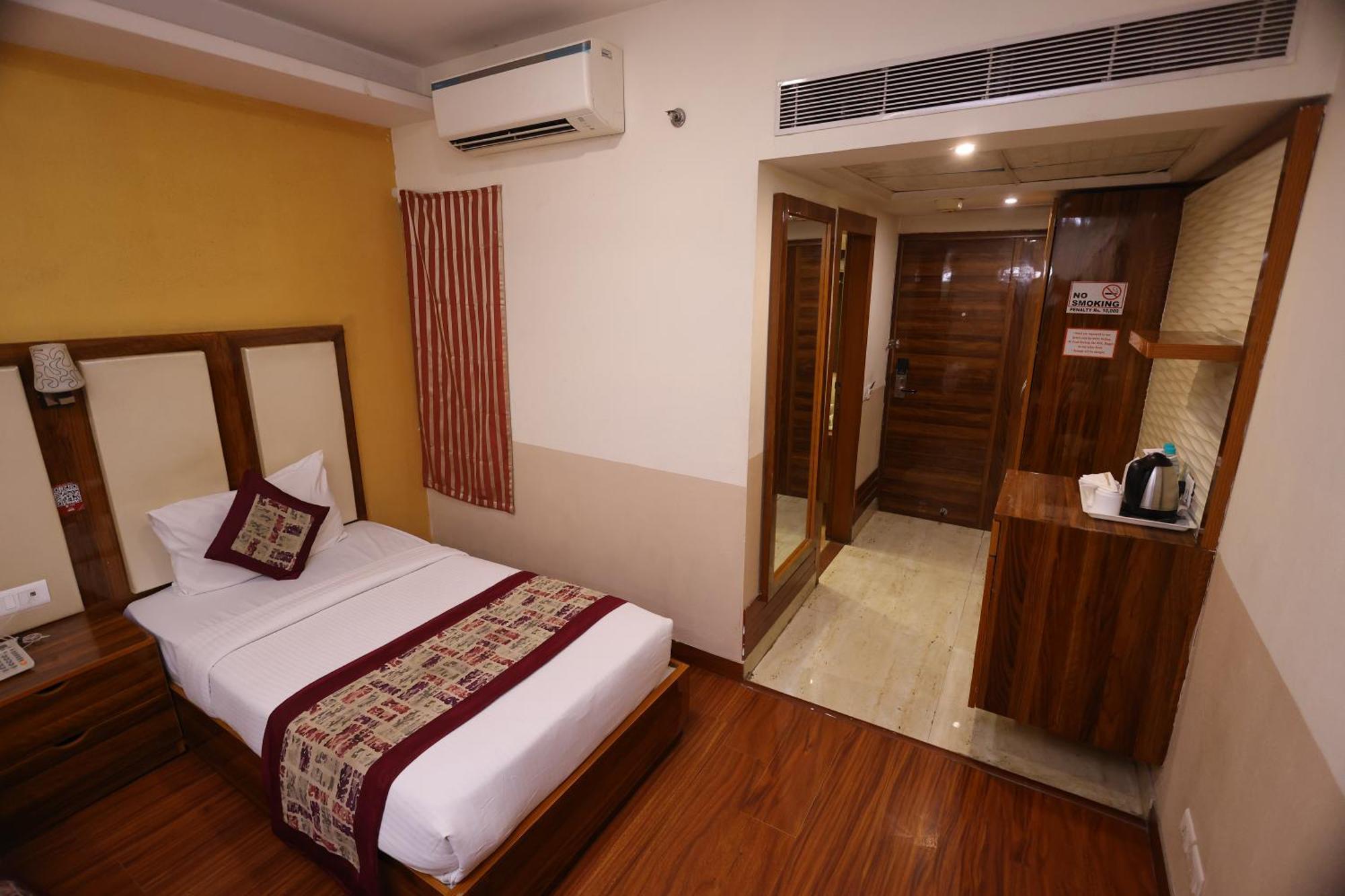 Airport Hotel Ramhan Palace Mahipalpur Нью-Дели Экстерьер фото