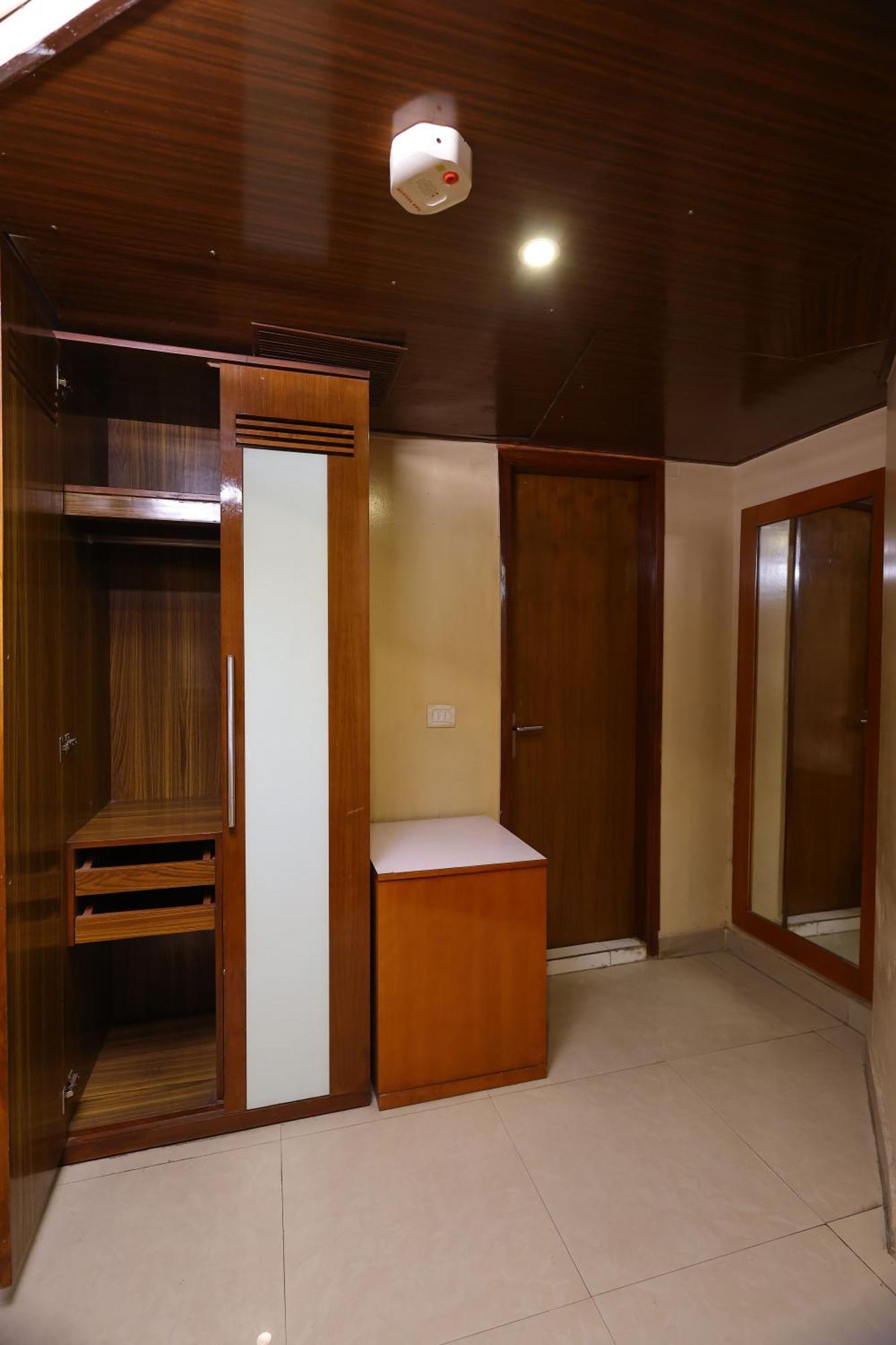 Airport Hotel Ramhan Palace Mahipalpur Нью-Дели Экстерьер фото
