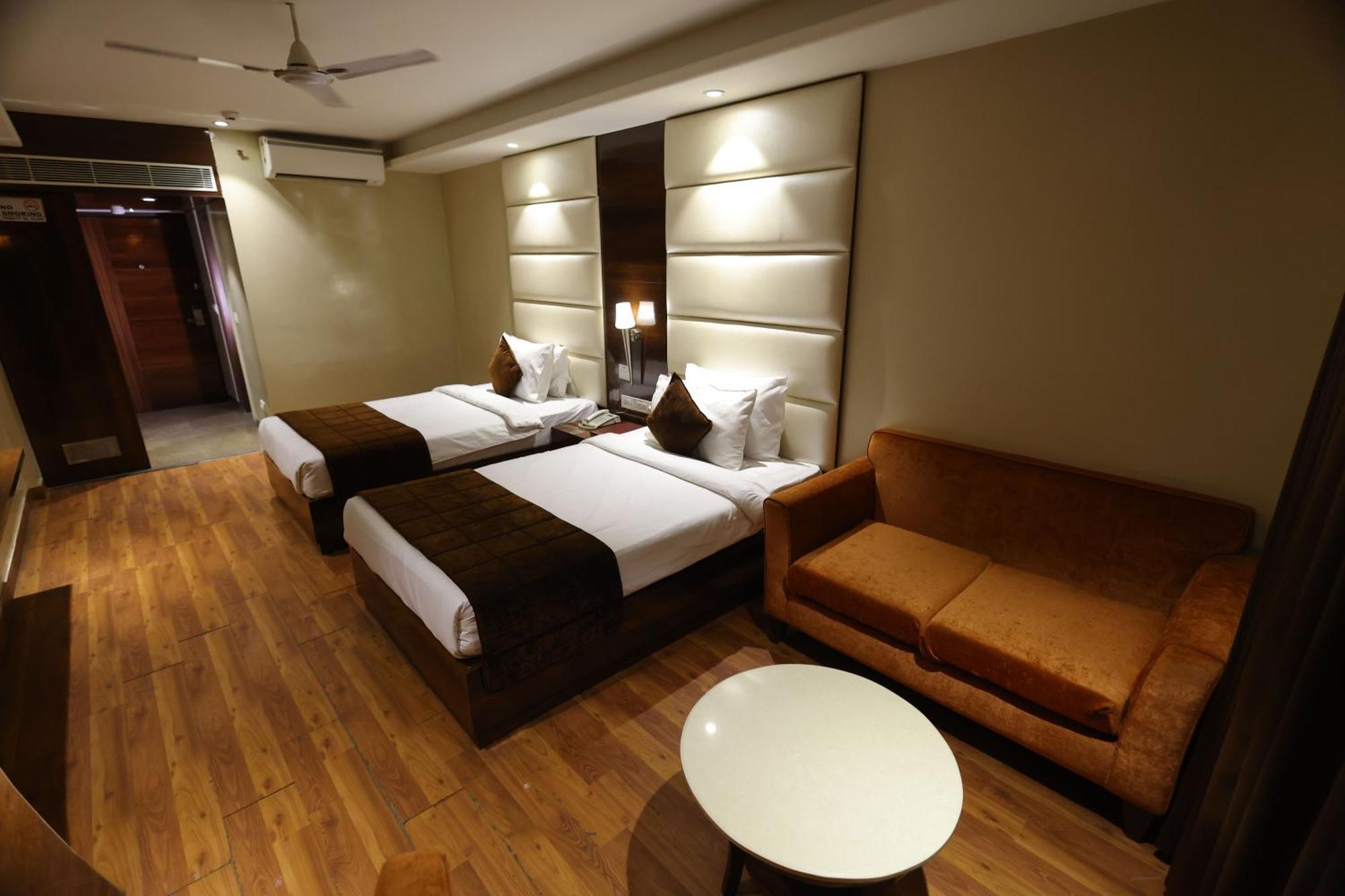 Airport Hotel Ramhan Palace Mahipalpur Нью-Дели Экстерьер фото