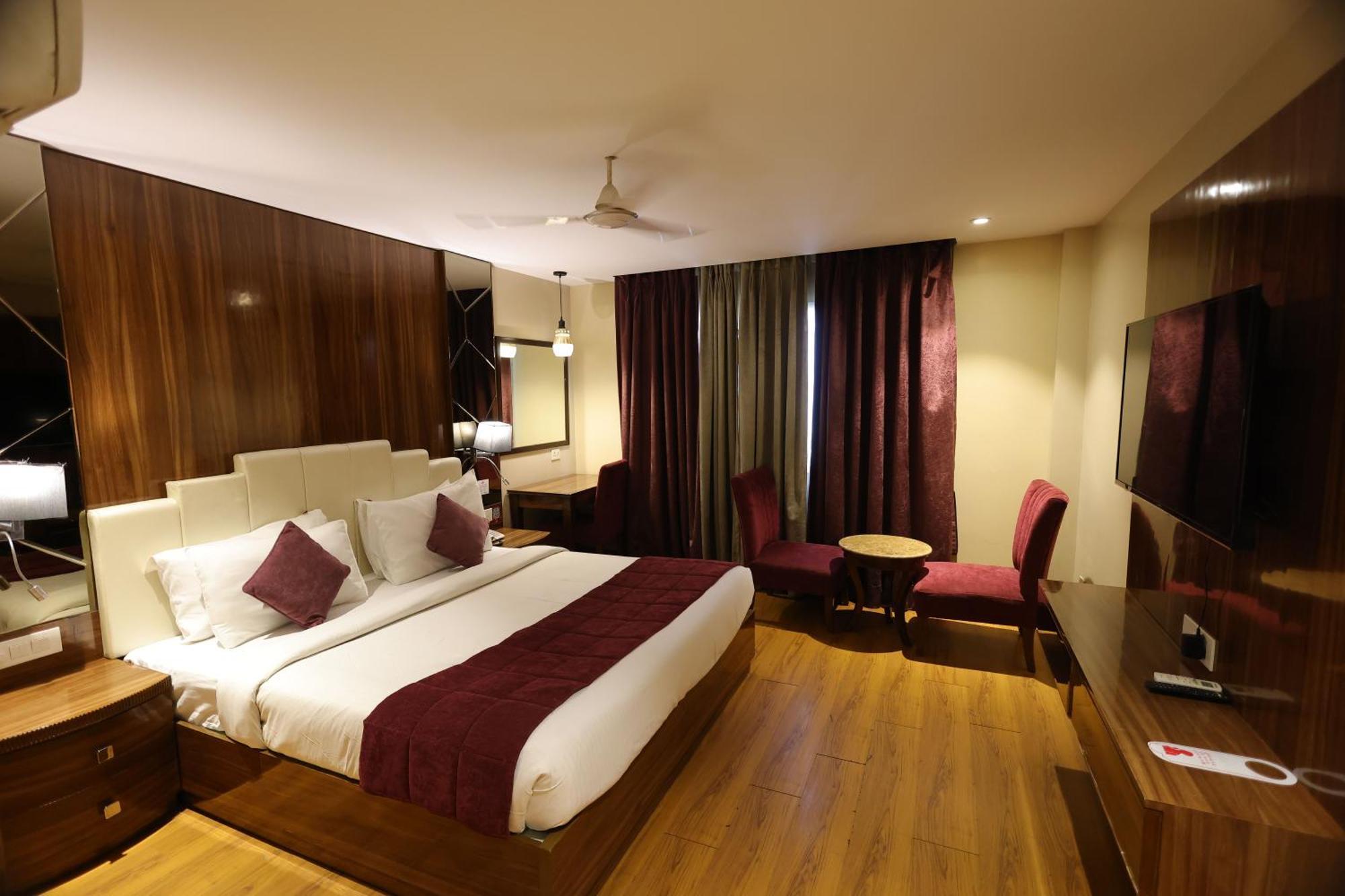 Airport Hotel Ramhan Palace Mahipalpur Нью-Дели Экстерьер фото